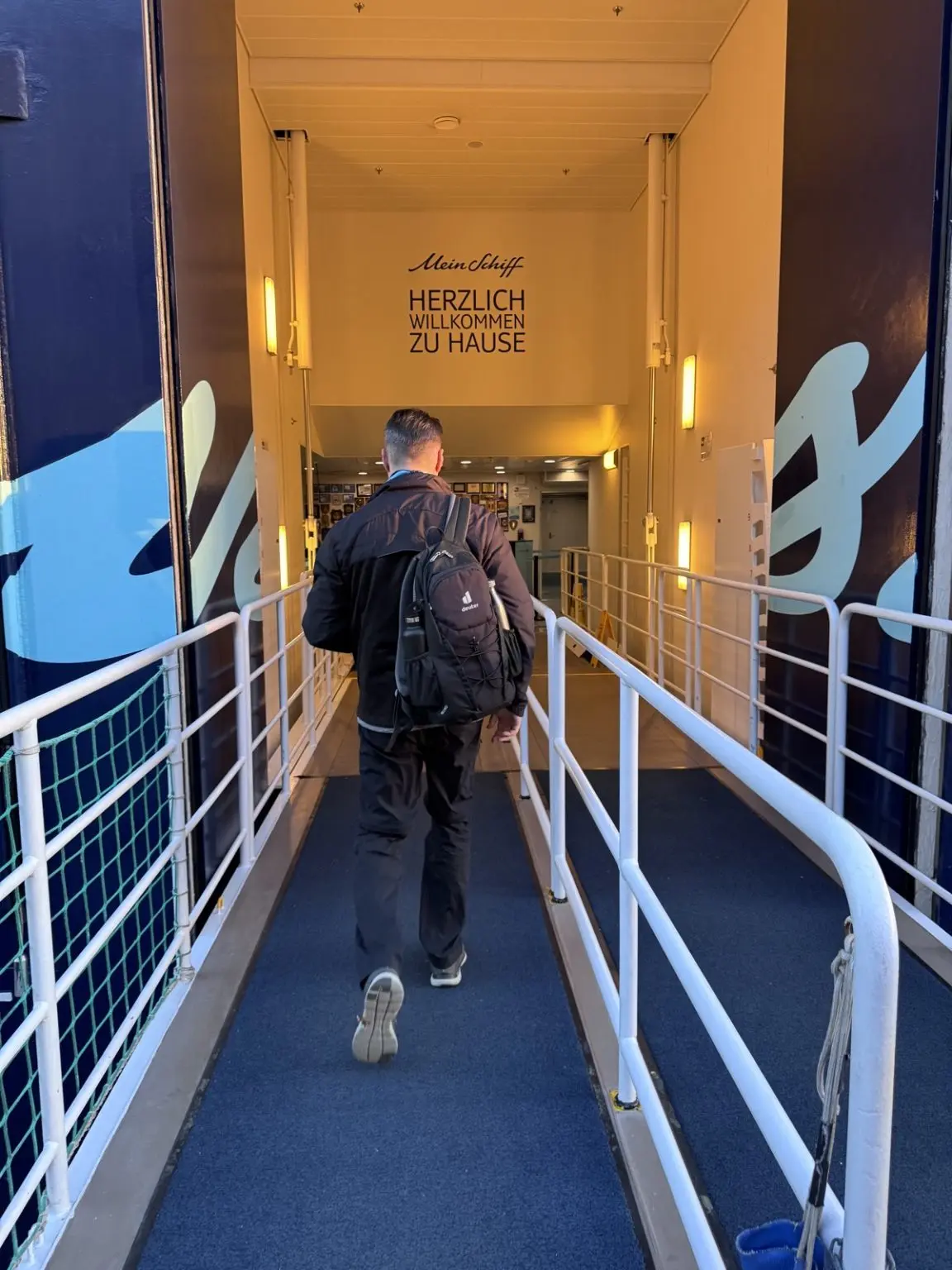 Mein Schiff 1 Gangway