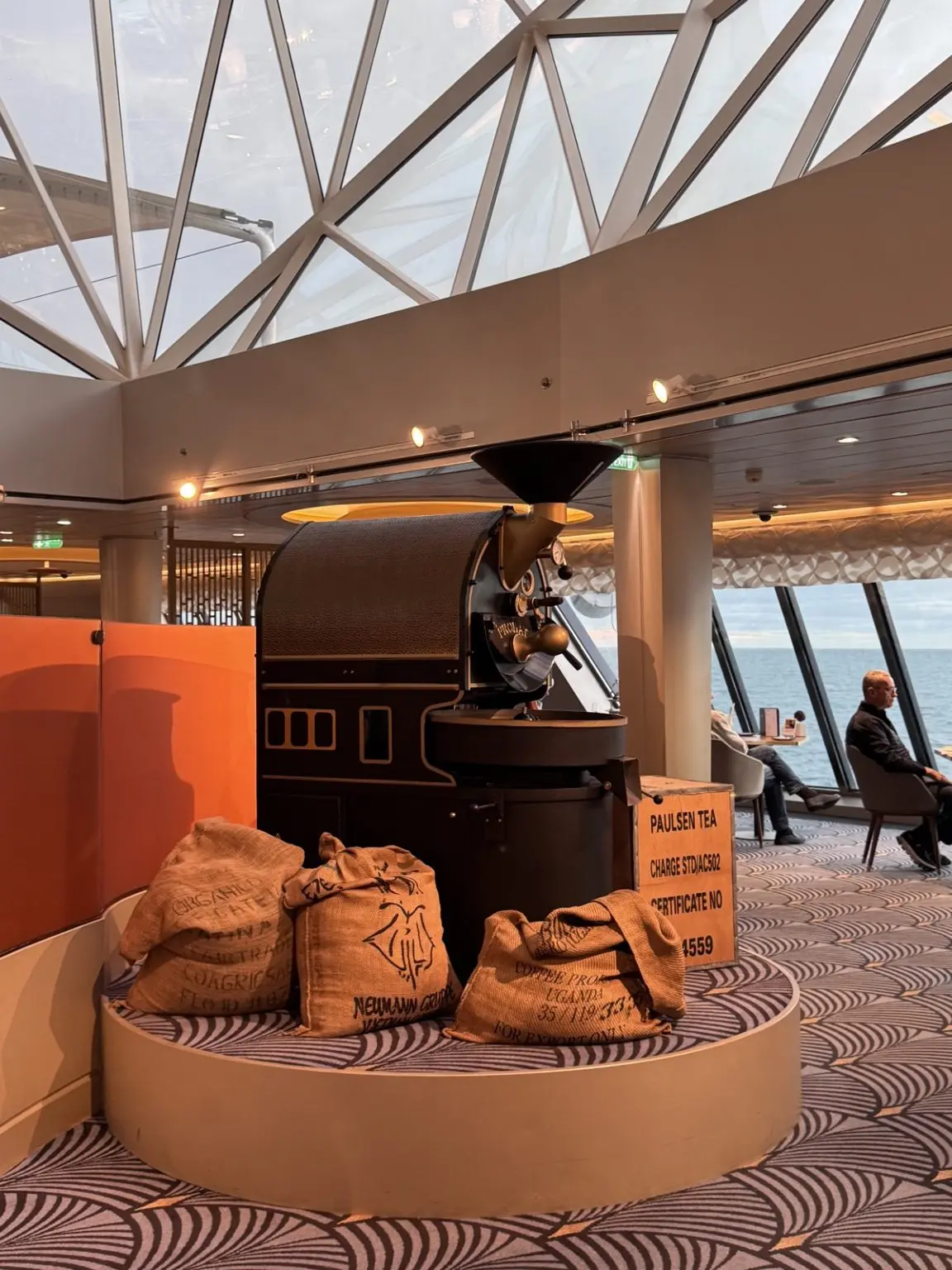 Café Lounge Mein Schiff 3