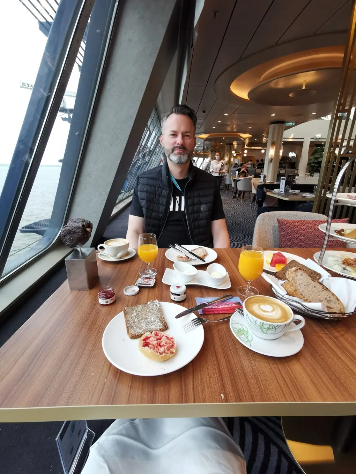 Mein Schiff 4 Cafe Lounge
