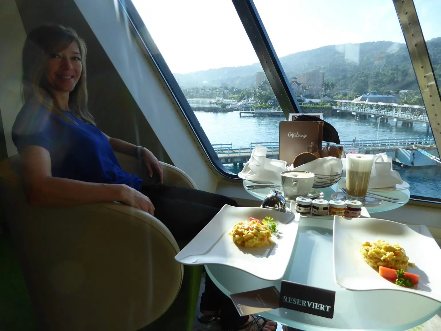 Café Lounge Mein Schiff 4