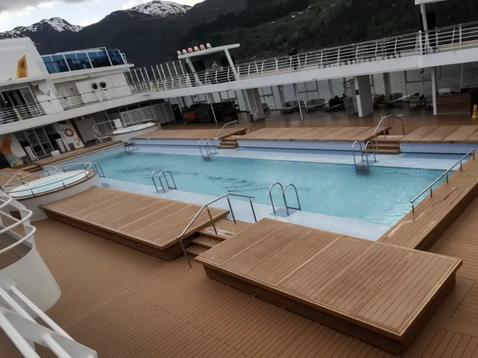 Mein Schiff 4 Außenpool