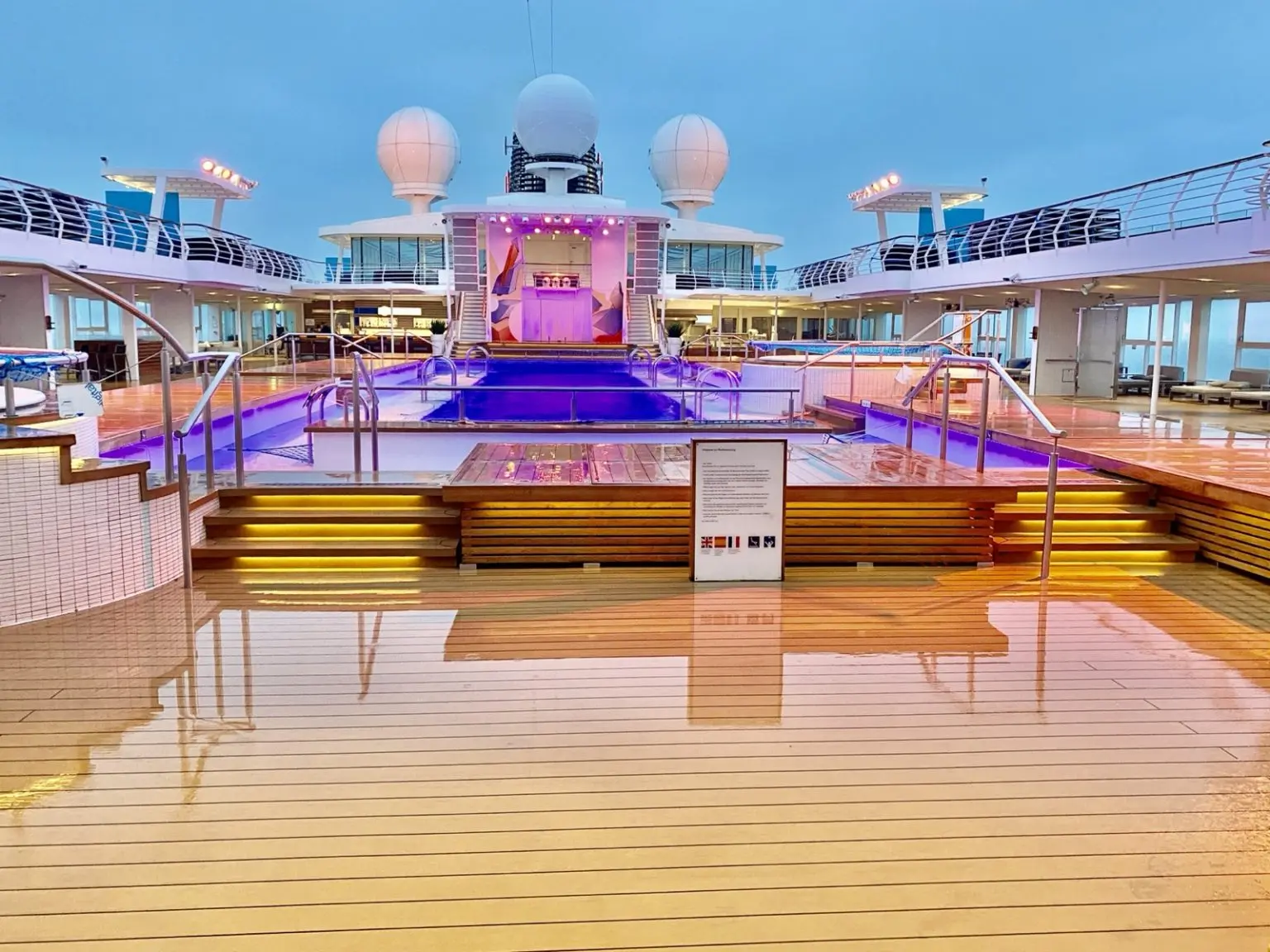 Mein Schiff 4 Außenpool