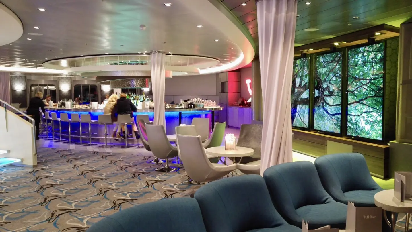 Waterkant Bar und Lounge Mein Schiff 4