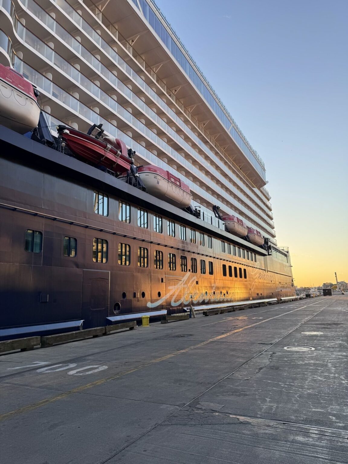 Mein Schiff am Kreuzfahrthafen Boston