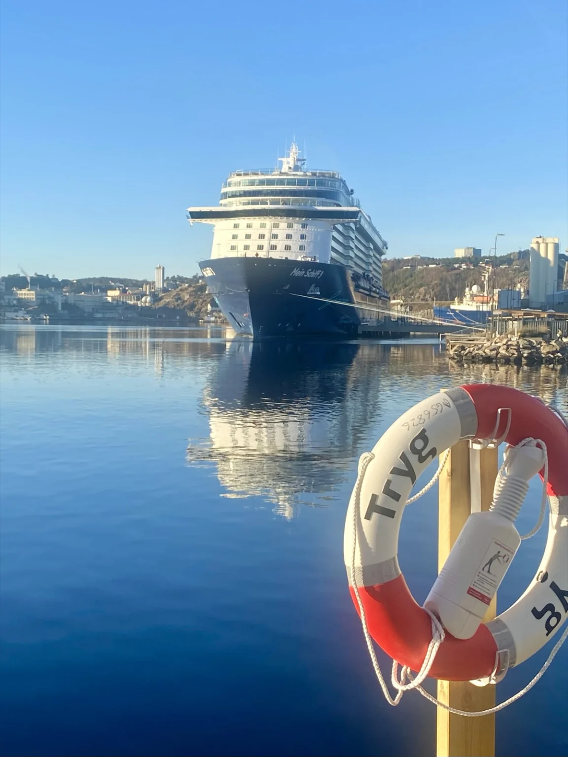 Mein Schiff 3 am Hafen Kristiansand