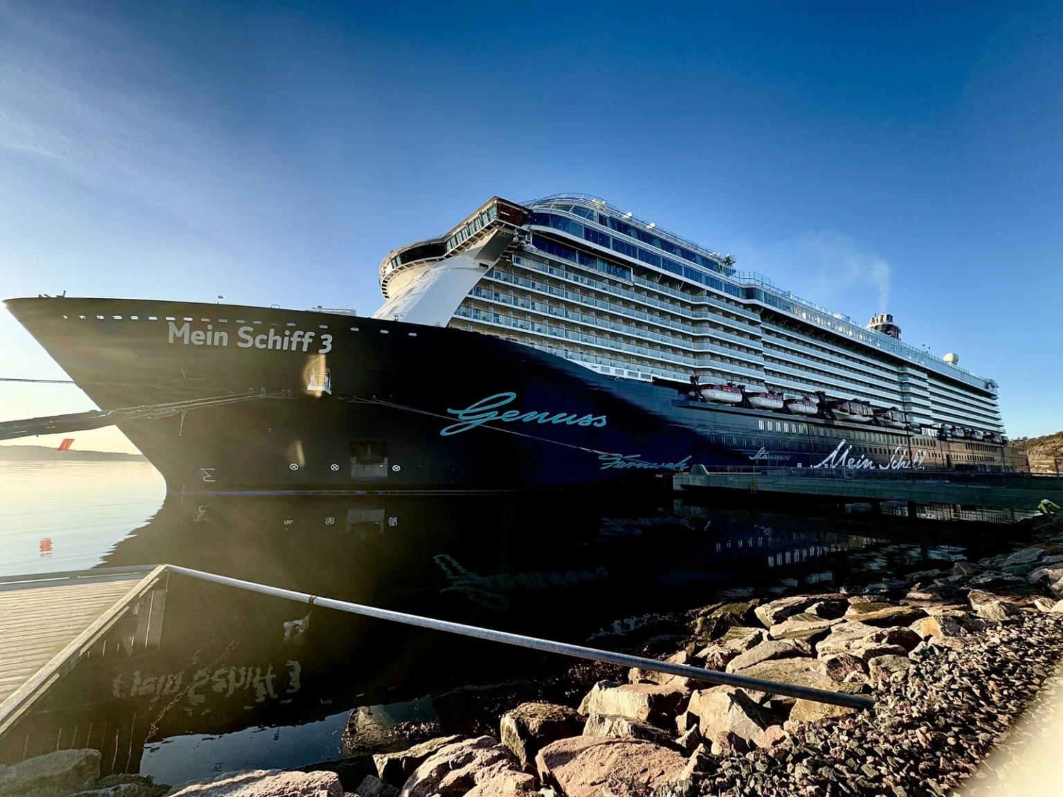 Mein Schiff 3 am Hafen Kristiansand