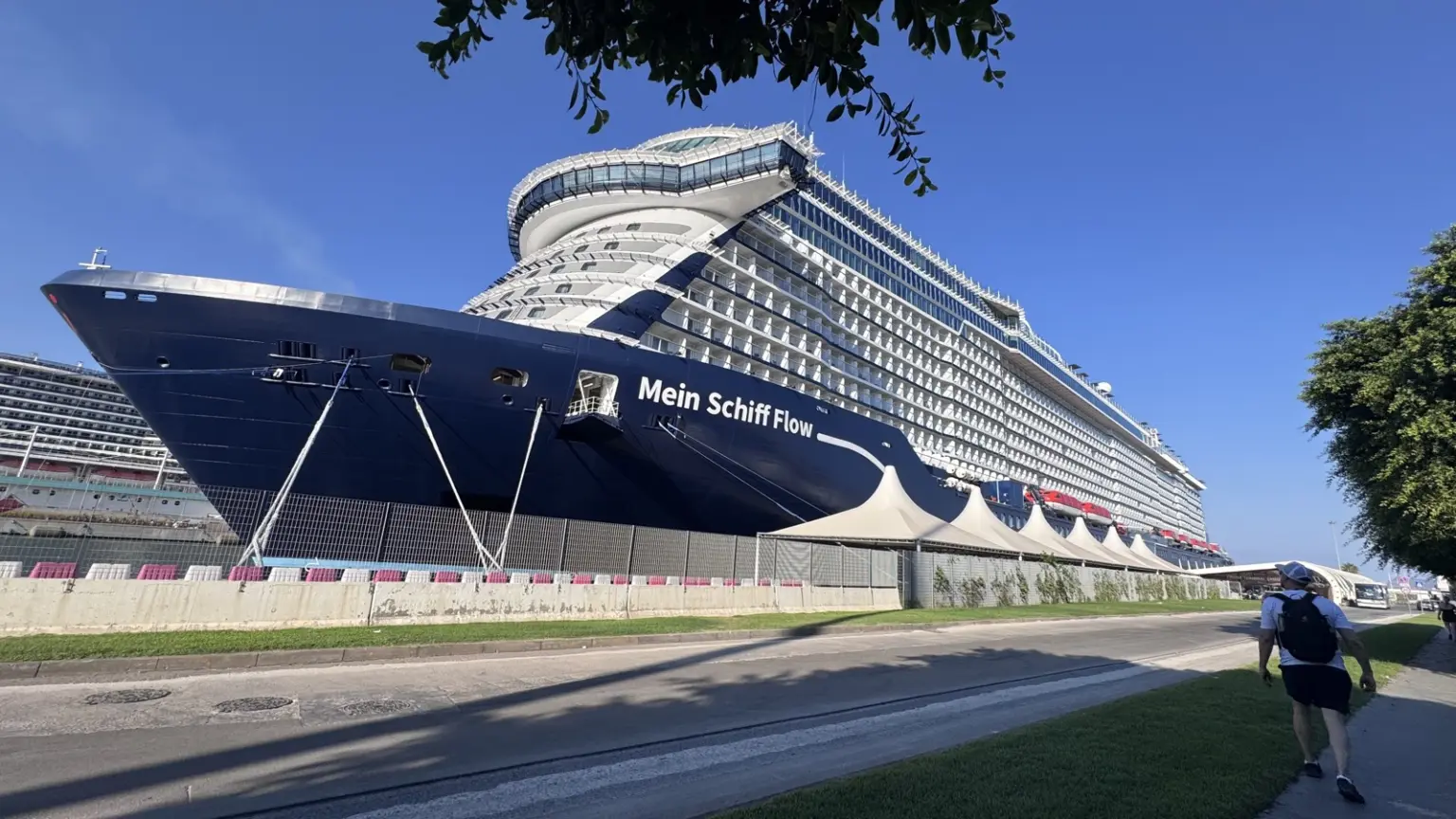 Mein Schiff Flow Hafen Palermo 