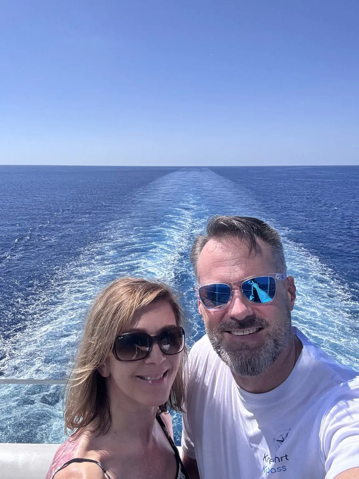 Pärchen vor Heckwelle Mein Schiff Flow