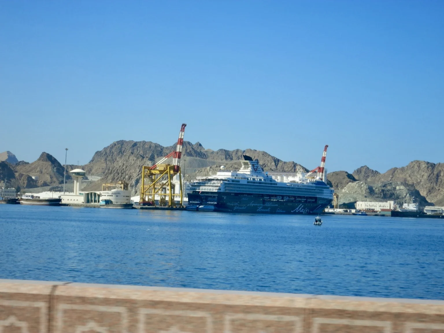 Hafen Muscat mit Mein Schiff 