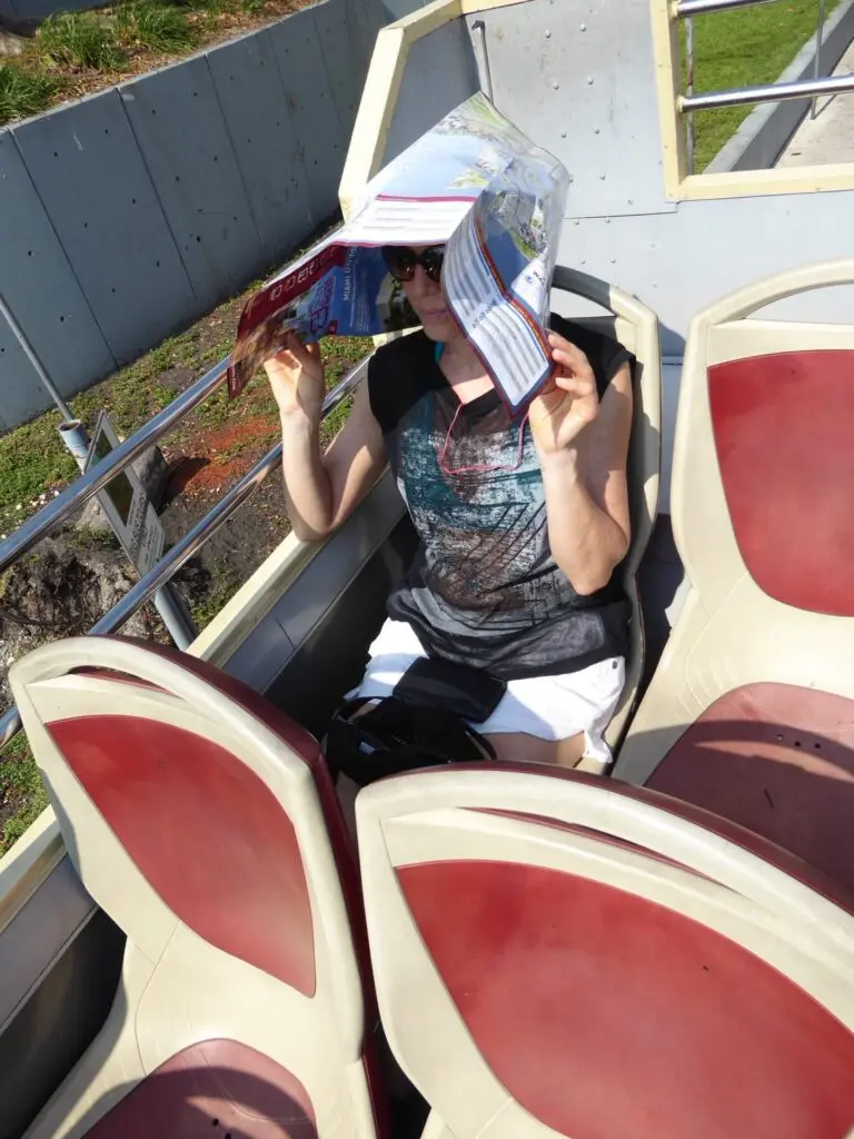 Frau im Big Bus in Miami