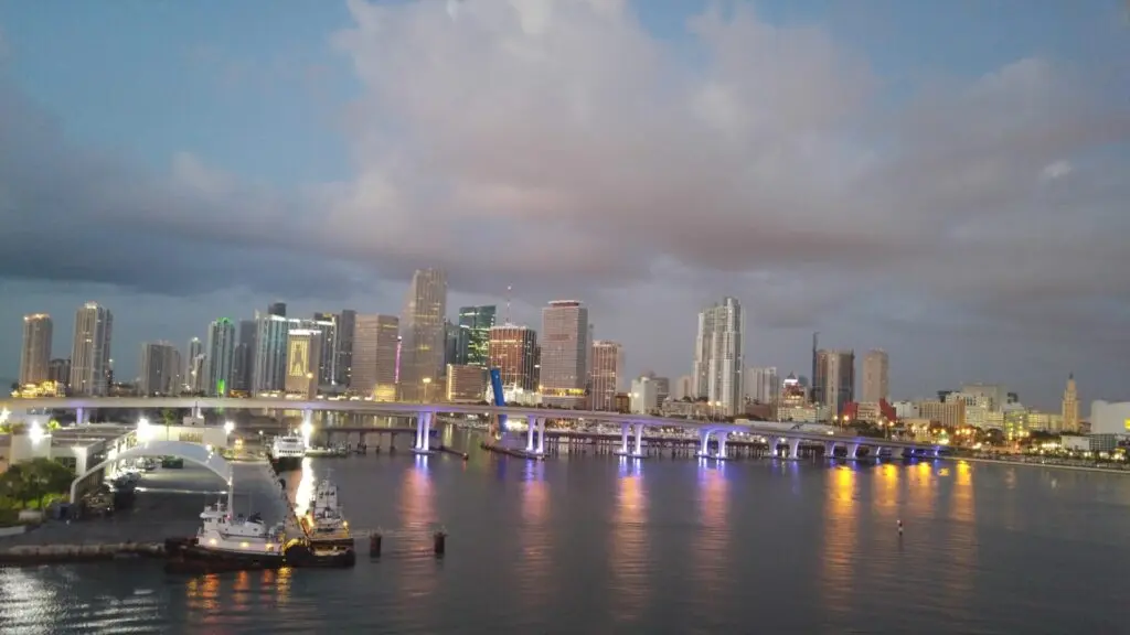 Hafen Miami bei Nacht