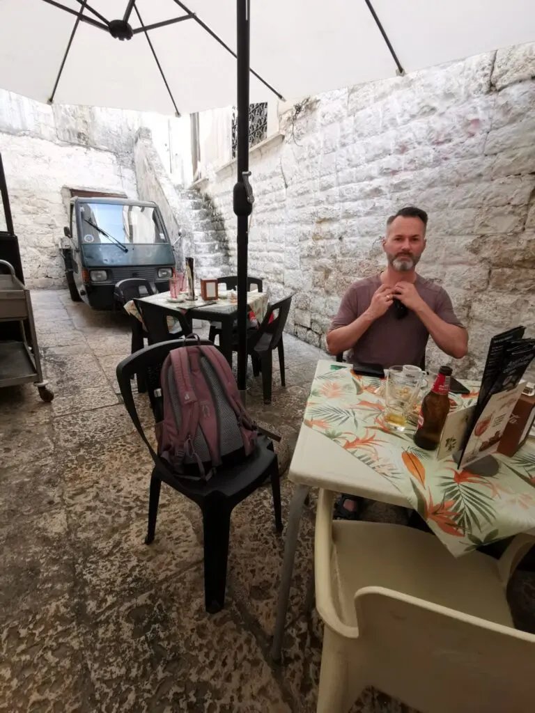 Straßen-Cafe in Bari