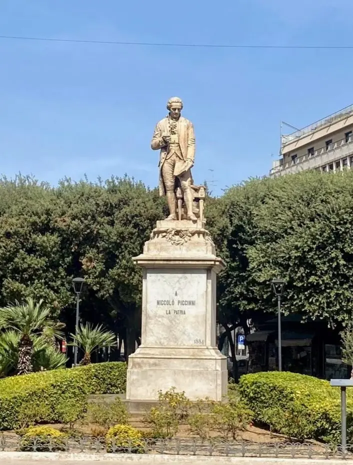 Denkmal Niccolo Piccinni La Patriria
