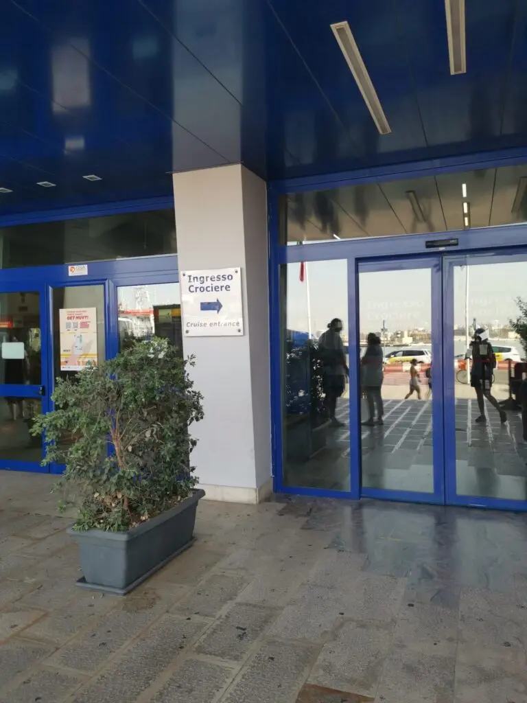 Kreuzfahrt-Terminal in Bari Italien