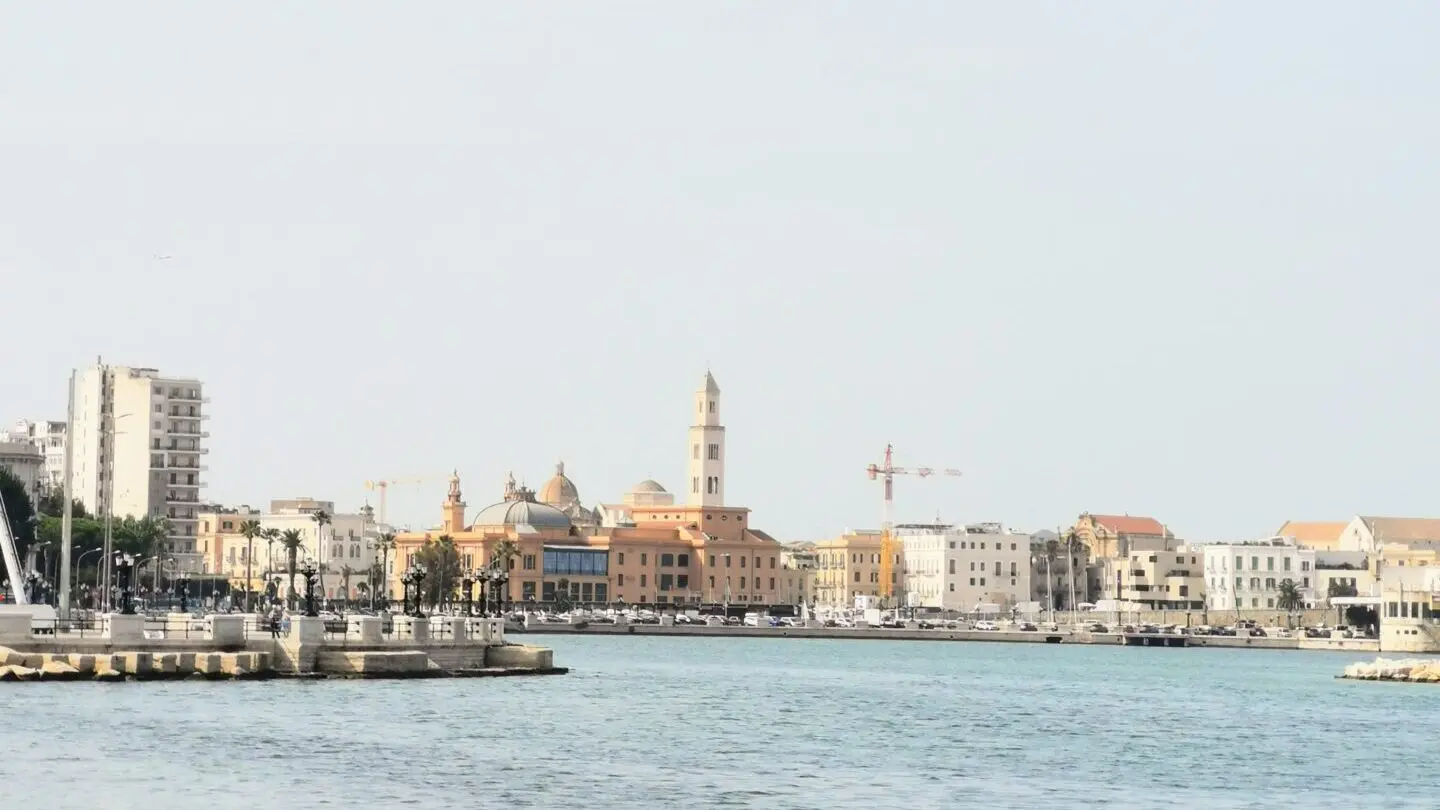 Blick auf die Stadt Bari in Intalien