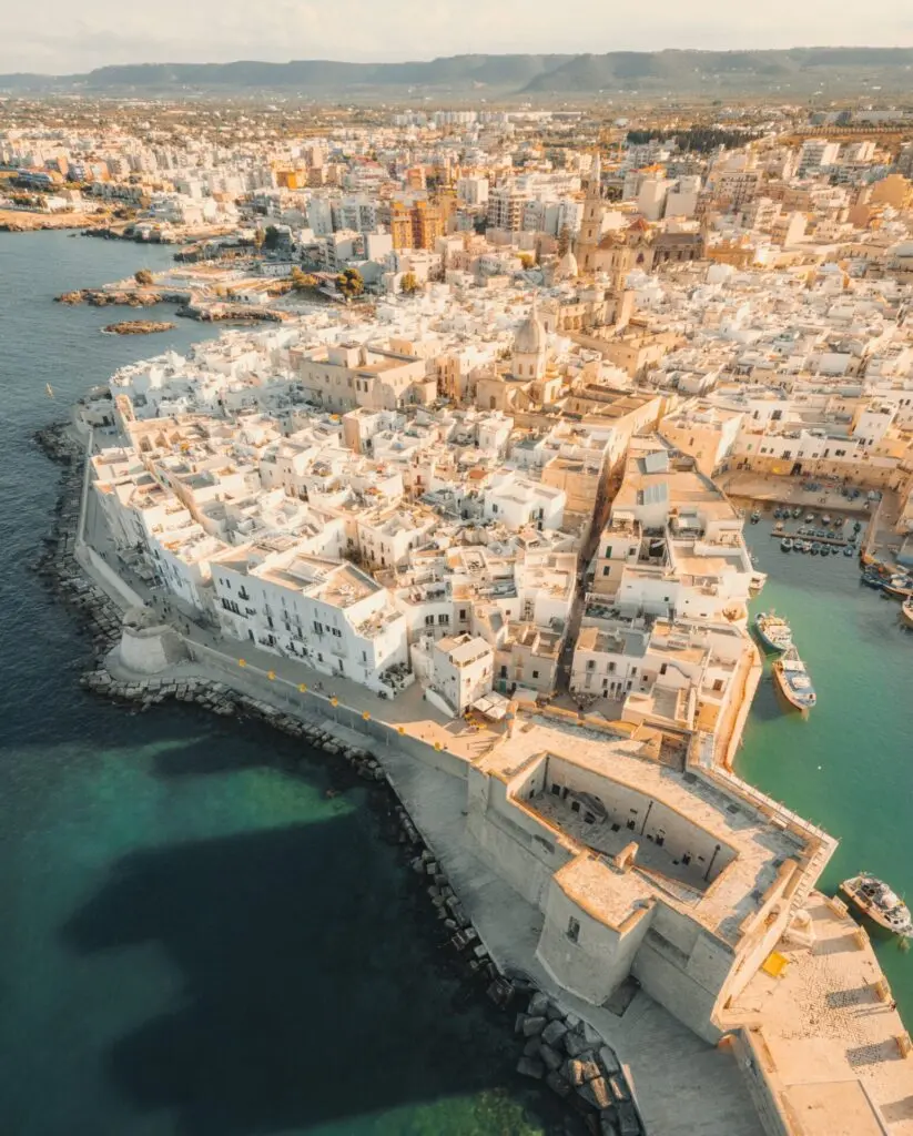 Blick auf Monopoli von oben