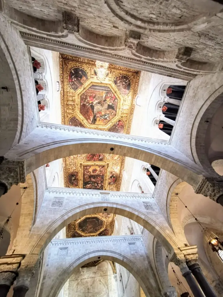 Deckengemälde in der Basilika San Nicola in Bari