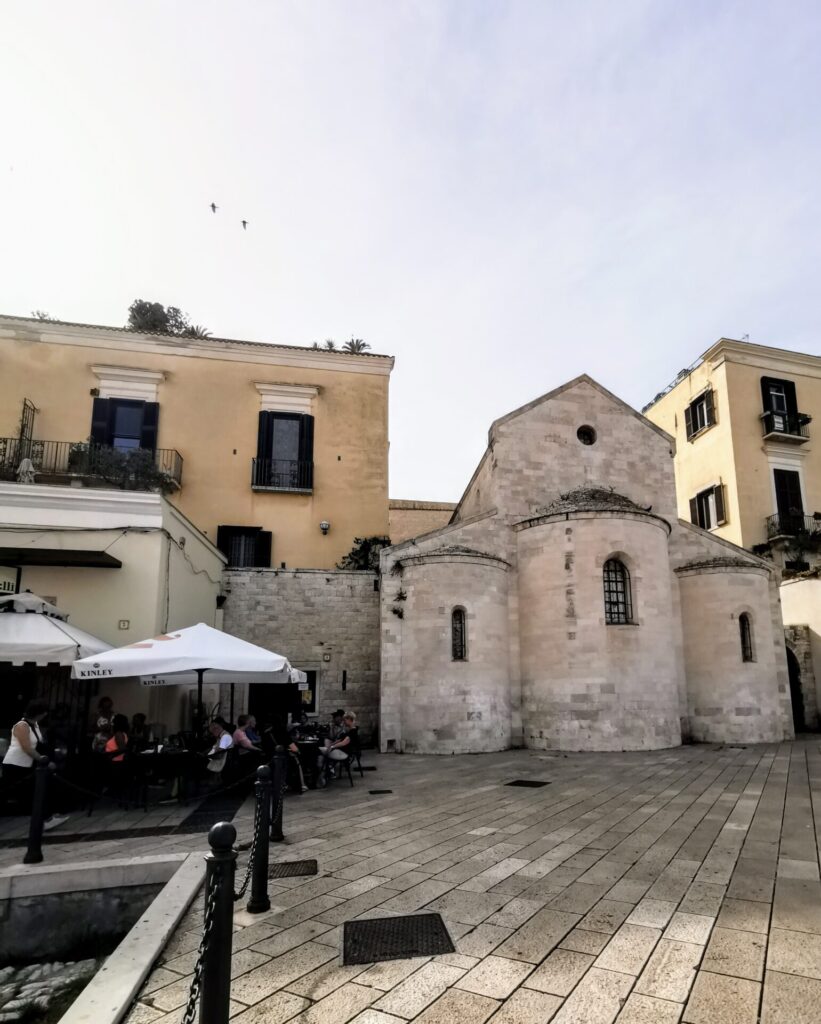 Piazza del Ferrarese in Bari