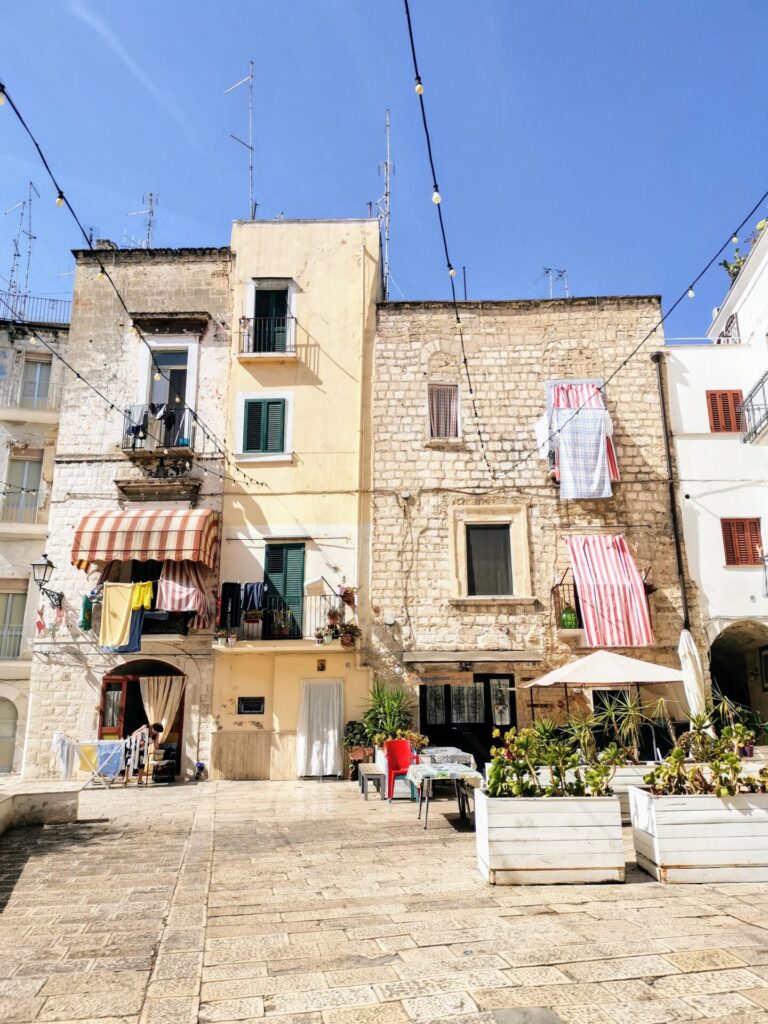 Largo Albicocca - Piazza degli Innamorati in Bari