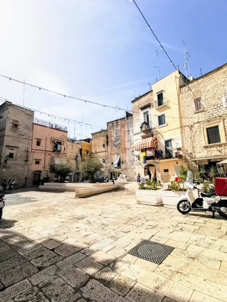Largo Albicocca - Piazza degli Innamorati in Bari