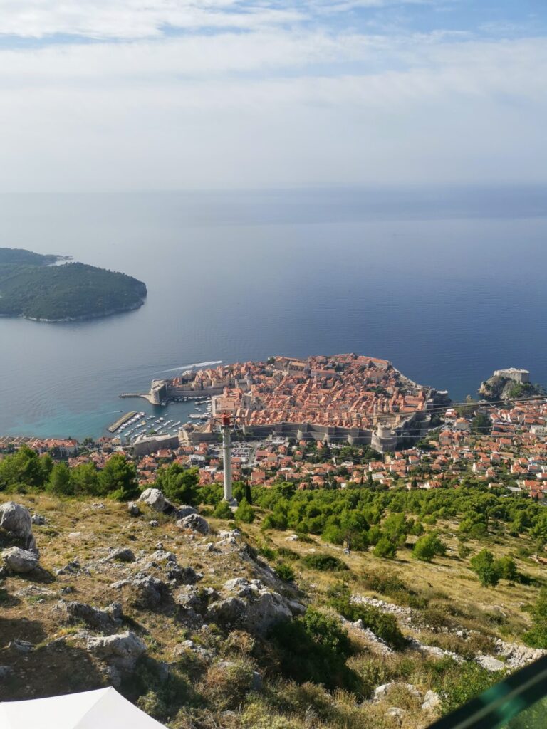 Blick von Berg Srd auf Dubrovnik und das Meer