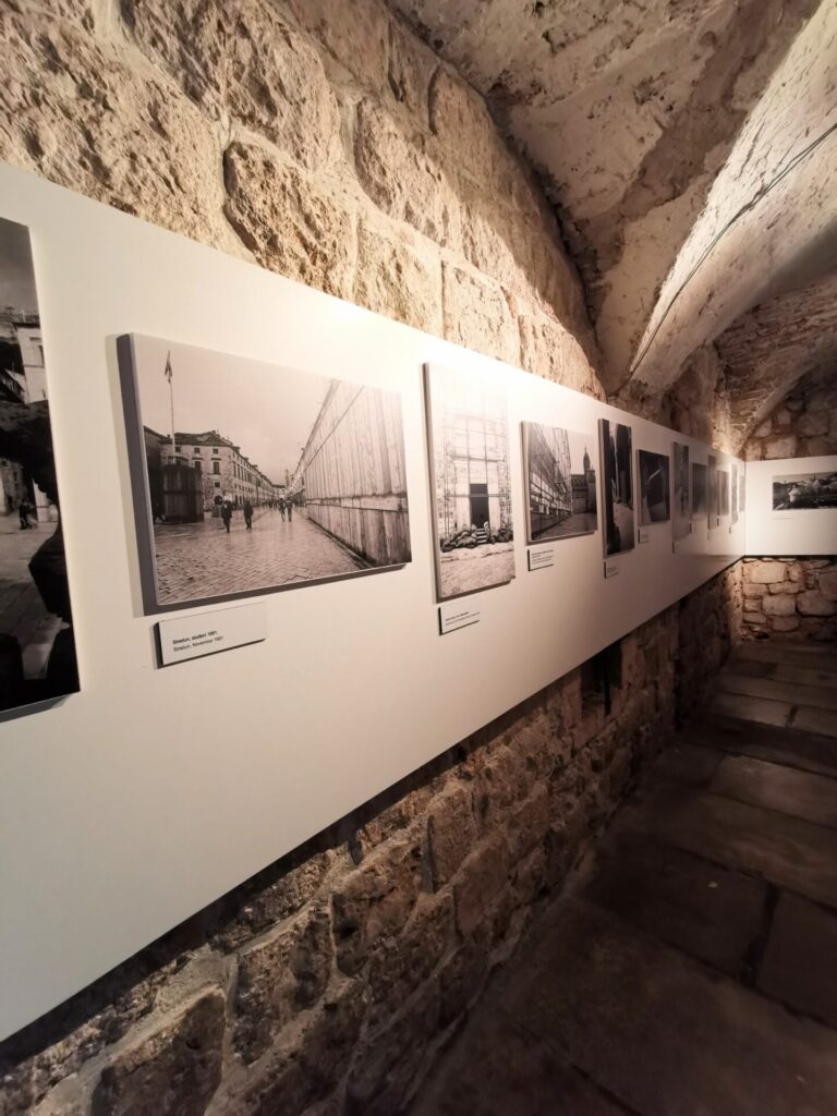 Ausstellung im Keller des Rektorenpalasts in Dubrovniks