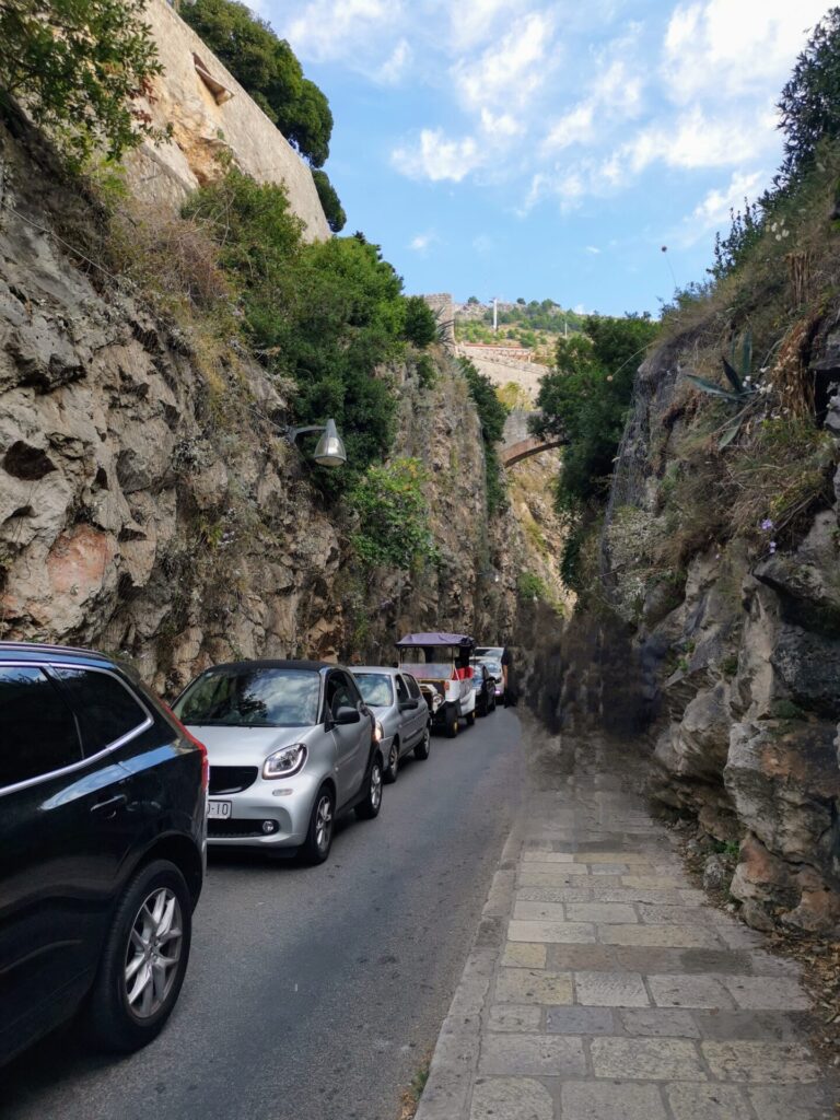 Fußweg zur Seilbahn in Dubrovnik