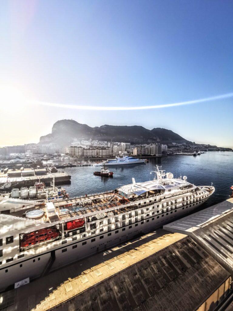 Hafen und Berg von Gibraltar