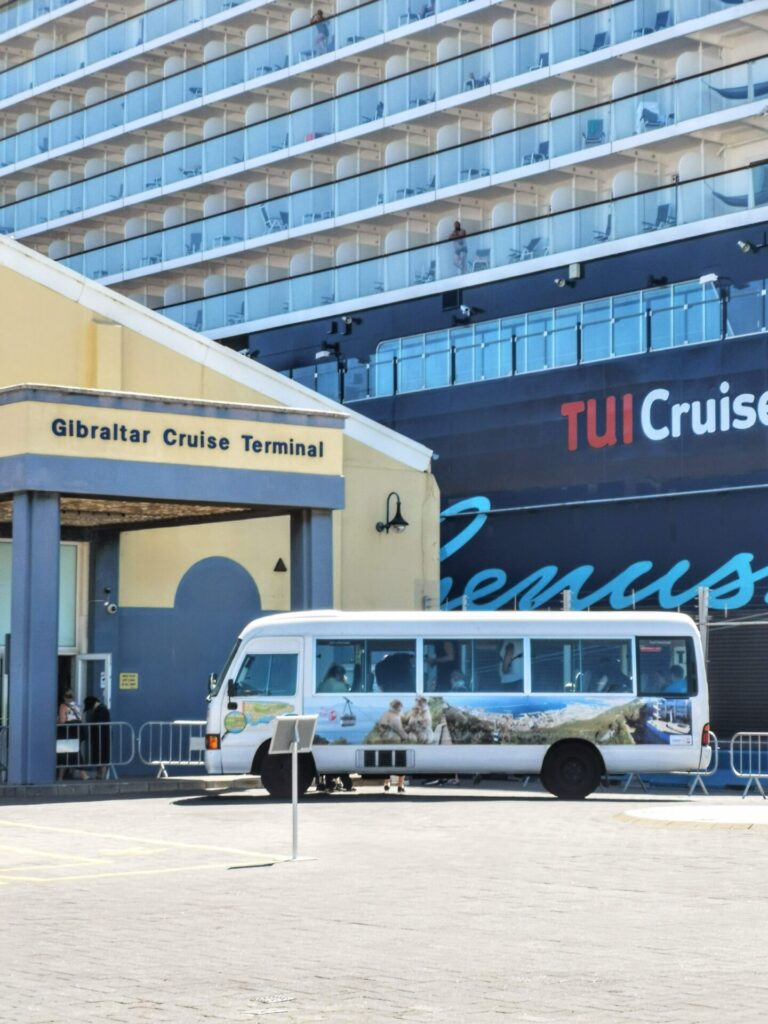 Sightseeing Bus am Hafen von Gibraltar