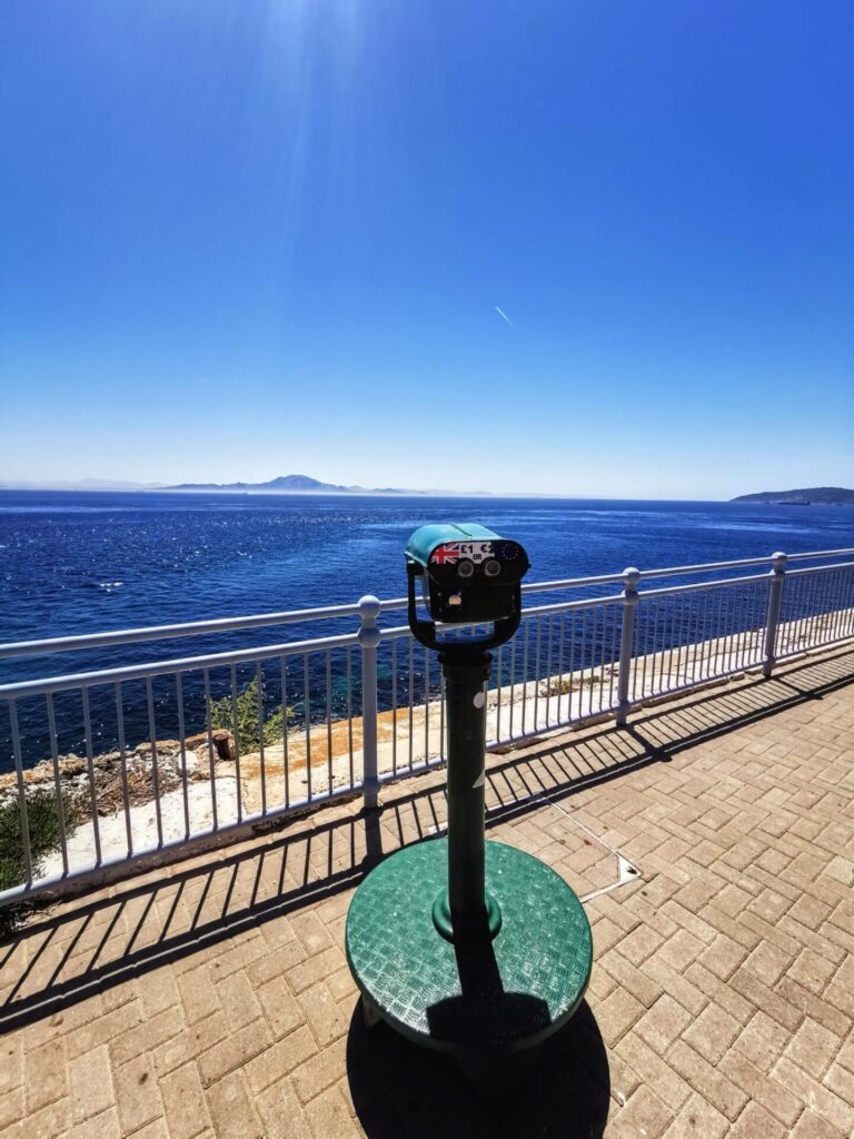 Grünes Fernglas am Europa Point in Gibraltar