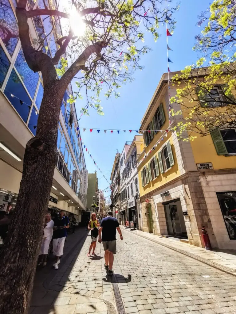 Gasse in der Fußgängerzone von Gibraltar