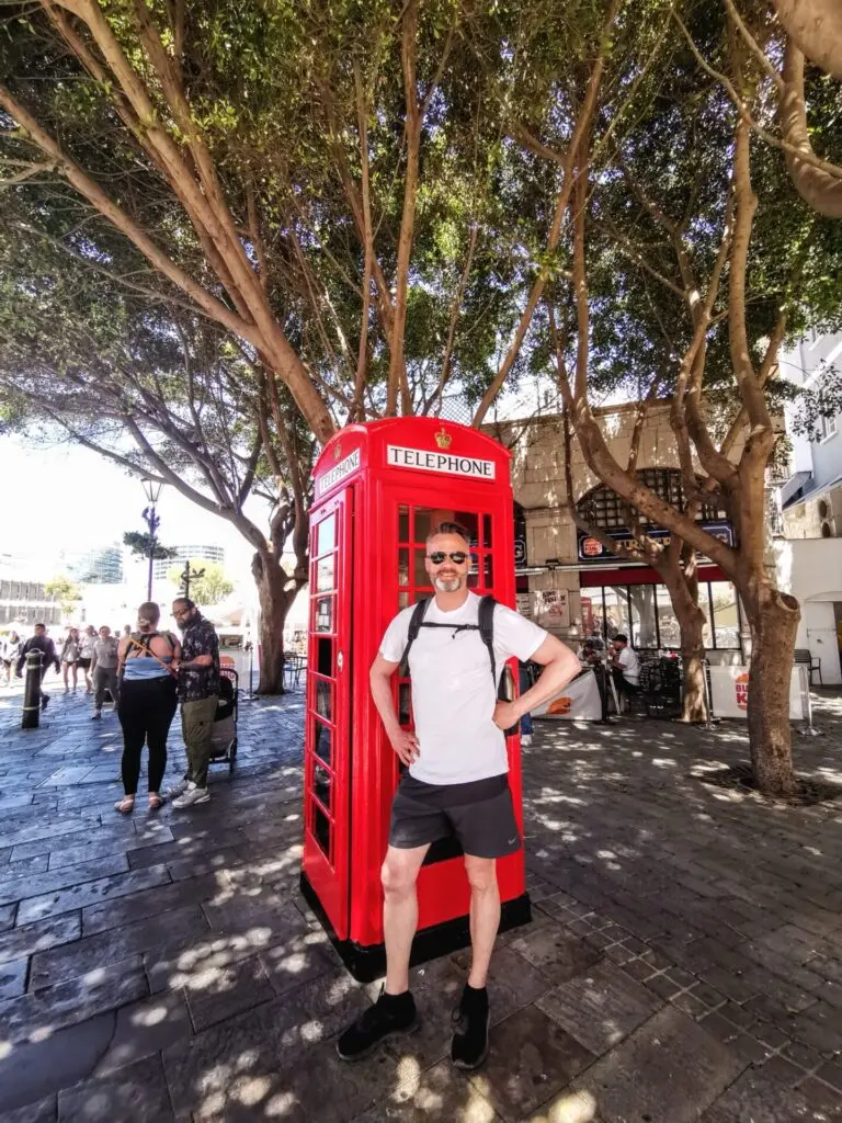 Rote Telefonzelle im Zentrum von Gibraltar