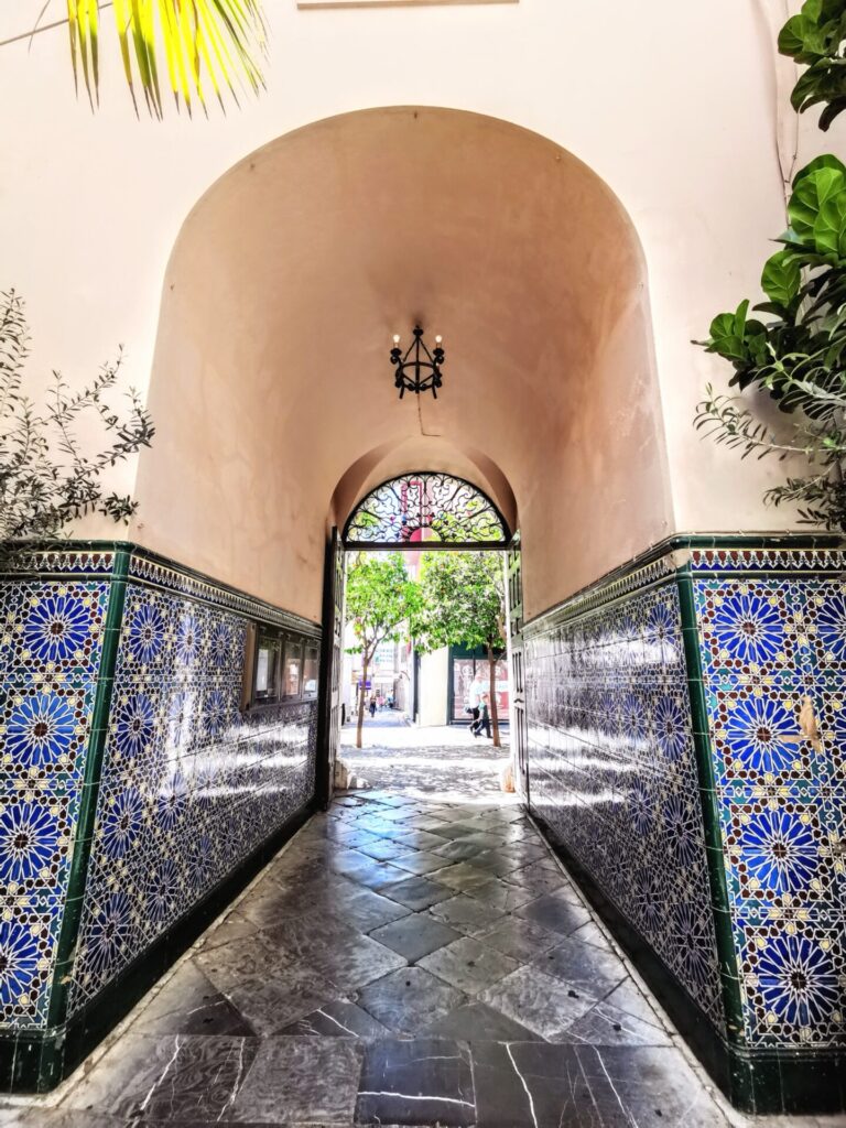 Durchgang im Zentrum von Gibraltar