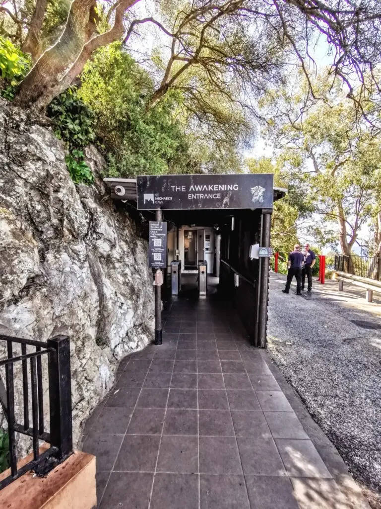 Eingang zur Saint Michael's Höhle - St. Michael’s Cave in Gibraltar