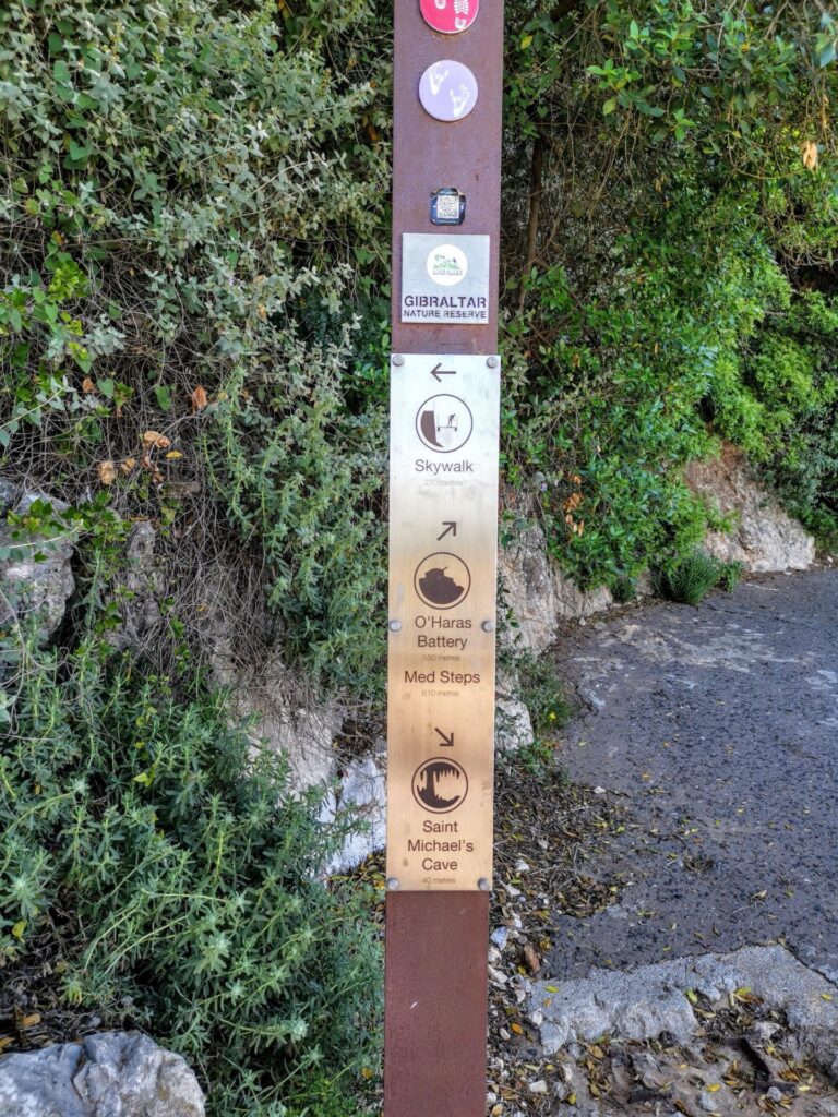 Wegweiser auf den Upper Rock in Gibraltar