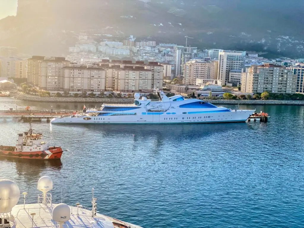 Hafen von Gibraltar mit Booten