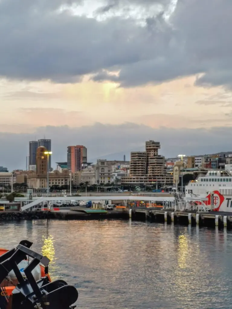Blick auf den Hafen von Santa Cruz auf Teneriffa