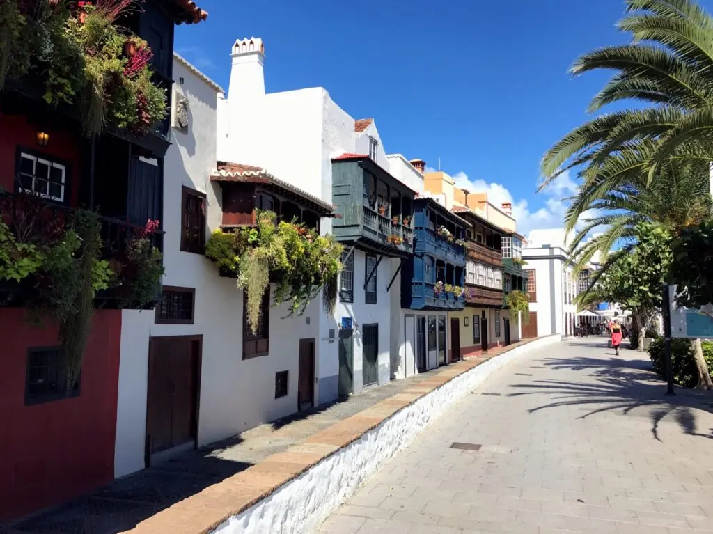 Bunte Gasse auf Santa Cruz 