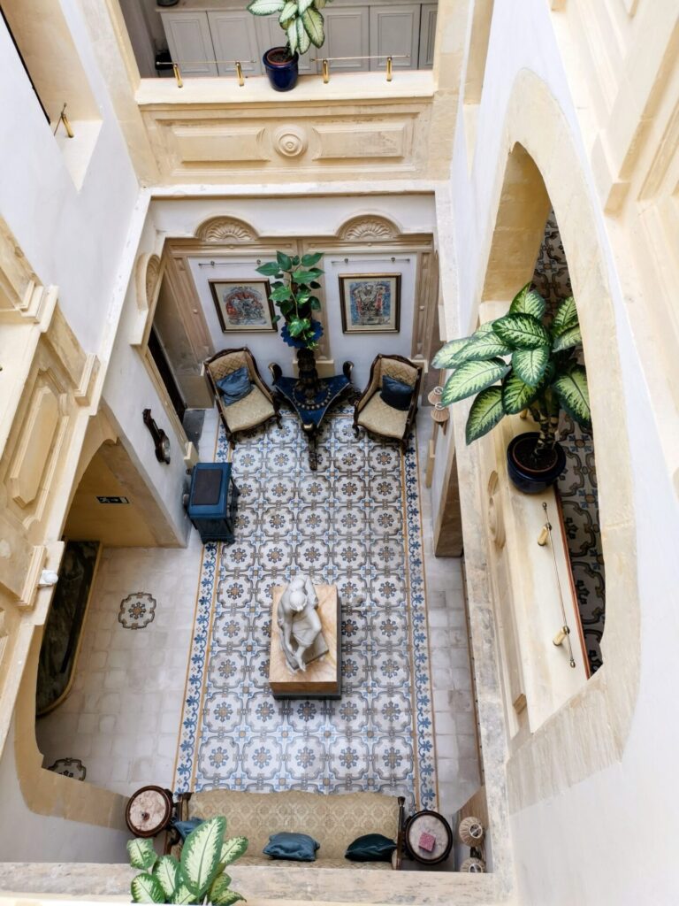 Blick in Atrium im Casa Rocca Piccola n Valletta