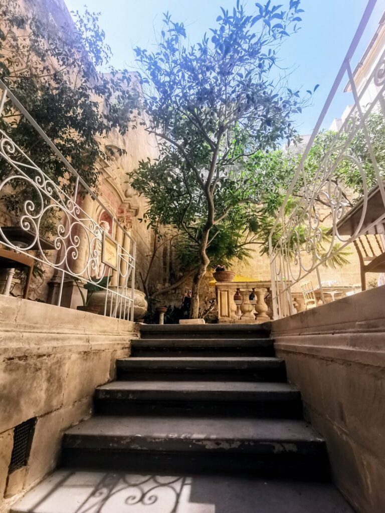 Kellerausgang mit Treppe im Casa Rocca Piccola n Valletta