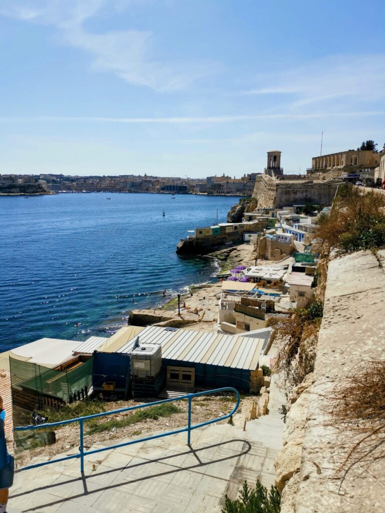 Blick auf den Wuestenwinds Beach in Valletta