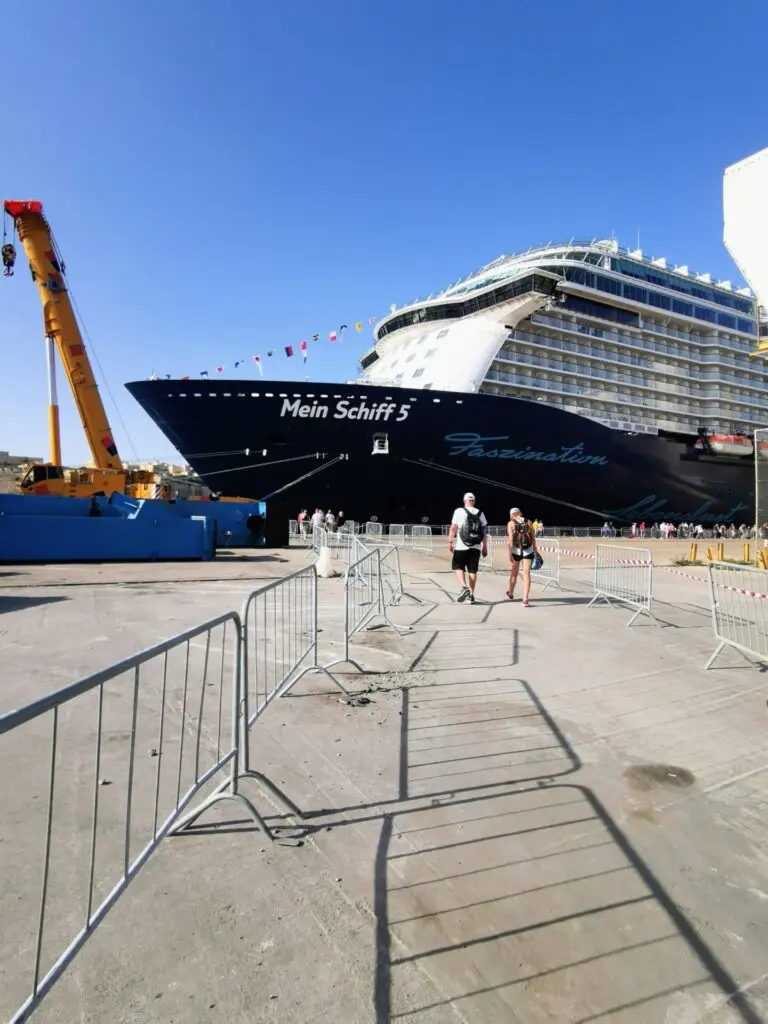 Mein Schiff 5 am Hafen von Valletta