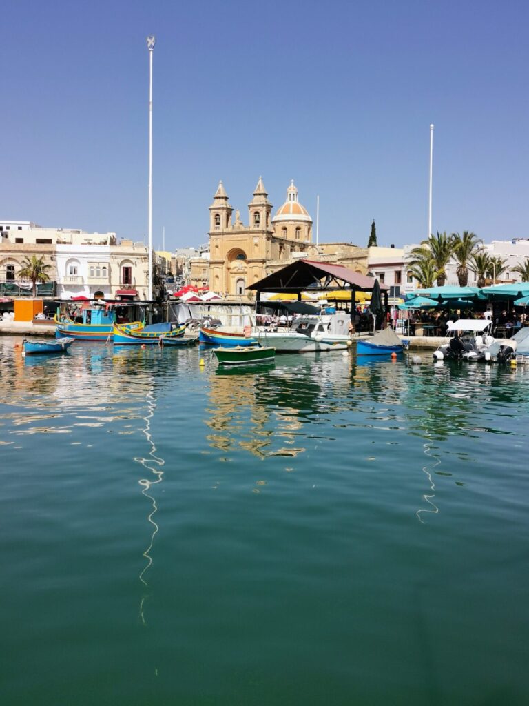 Malta Valletta Meer Hafen Bucht Zentrum Altstadt Gassen Bunt Steil Historisch View 
Marsaxlokk

