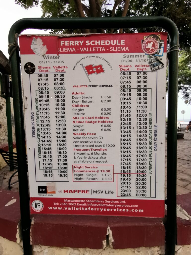 Malta Valletta Meer Hafen Bucht Zentrum Altstadt Gassen Bunt Steil Historisch Bus Sightseeing Faehre Boot