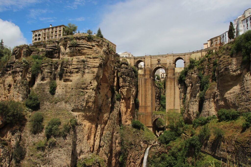 Brücke und Klippen in Ronda 