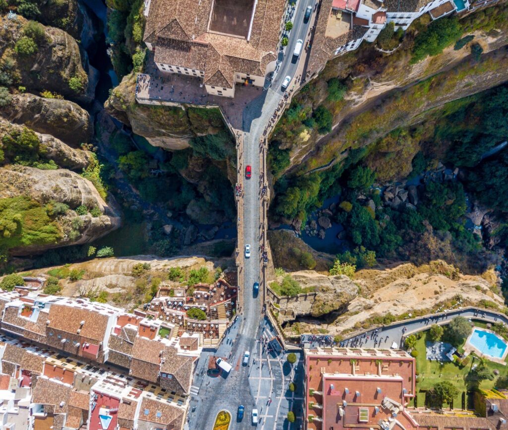 Straße über einer Schlucht in Ronda