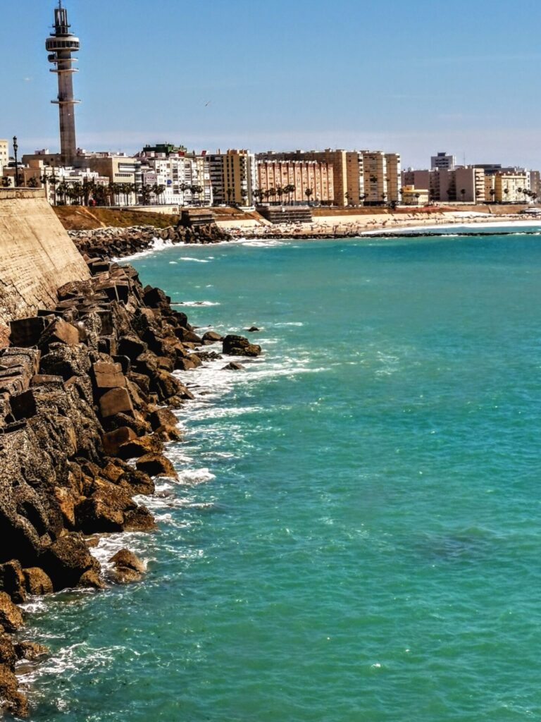Küste und Klippen von Cadiz