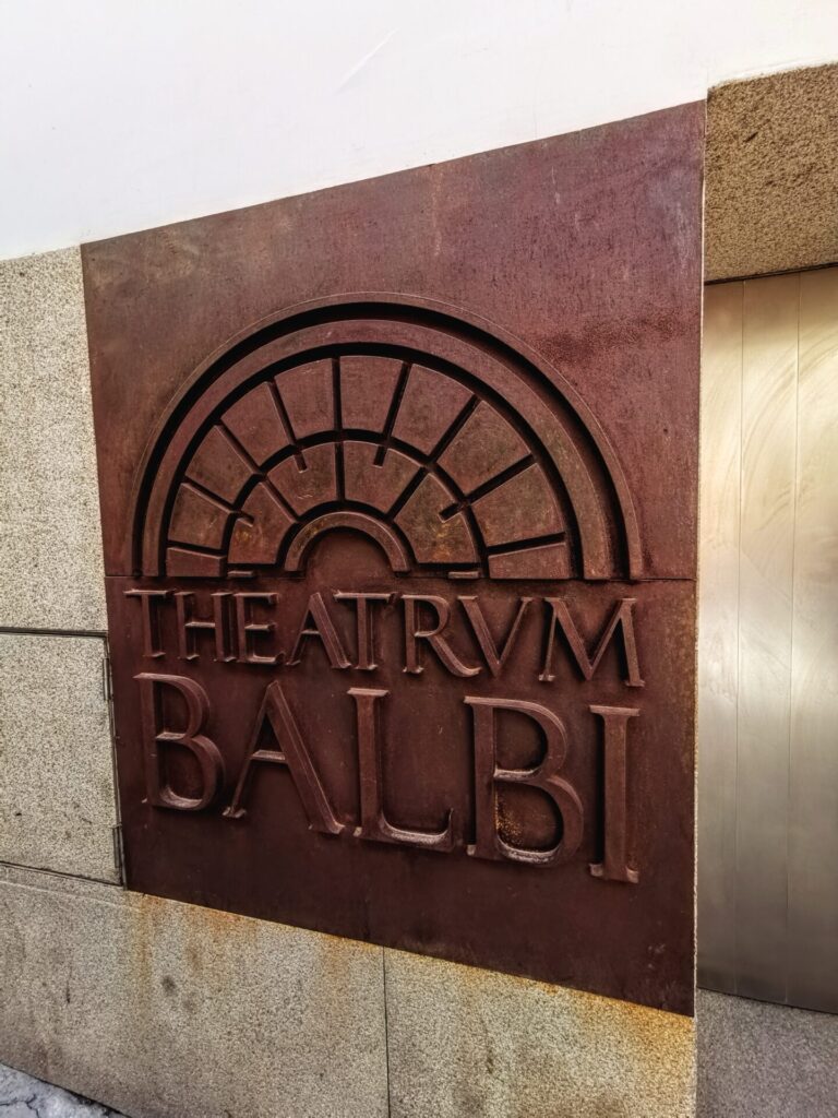 Metallschild mit Aufschrift in Cadiz