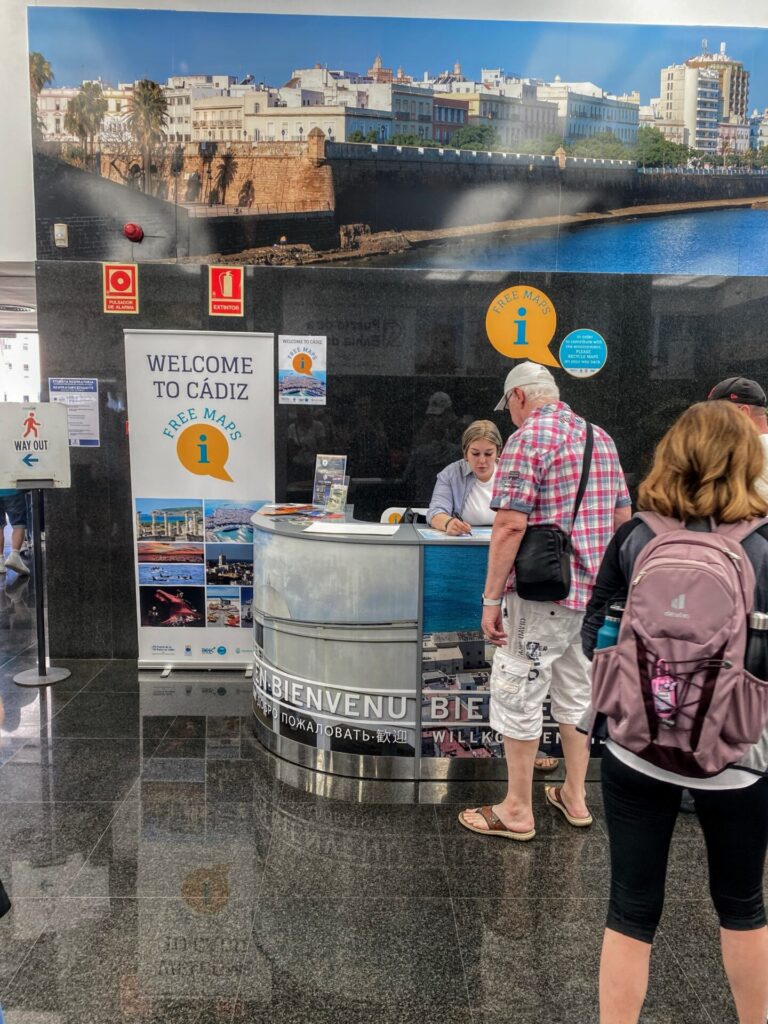 Touristeninformation im  Kreuzfahrtterminal Hafen Cadiz