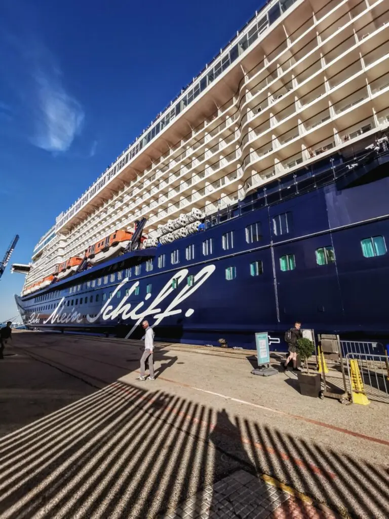Mein Schiff am Hafen Cadiz